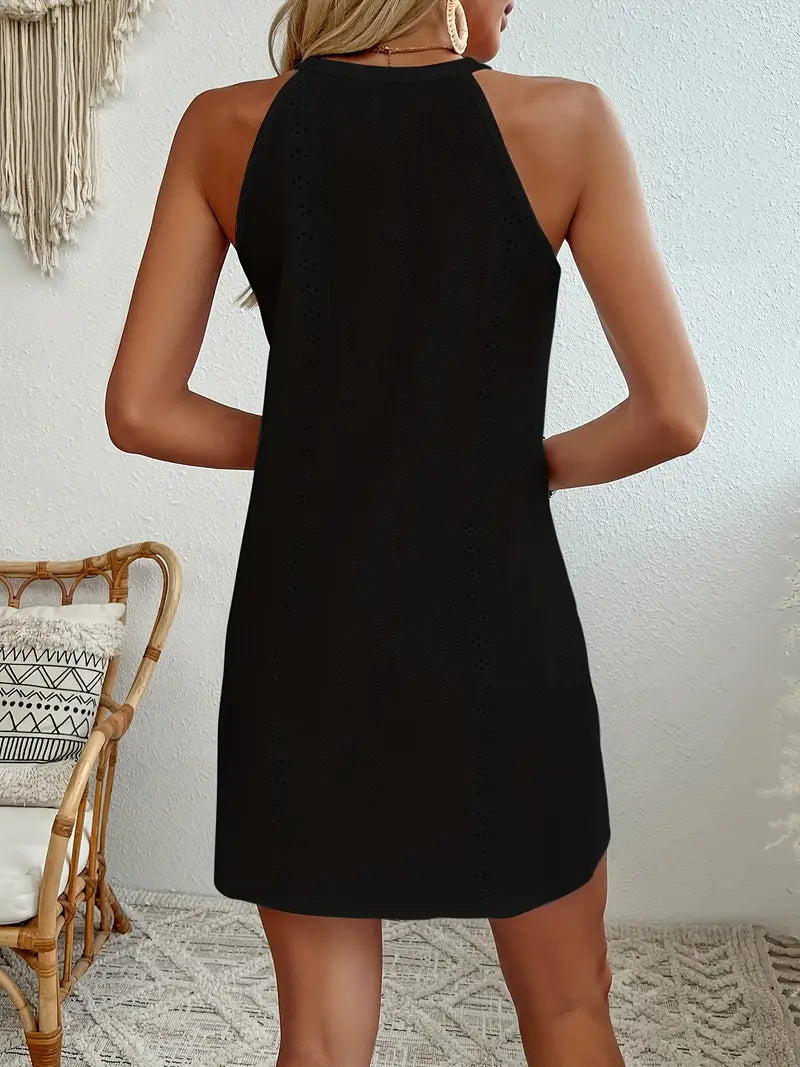 Matilda - Vestido elegante con bordado de ojales y cuello halter.